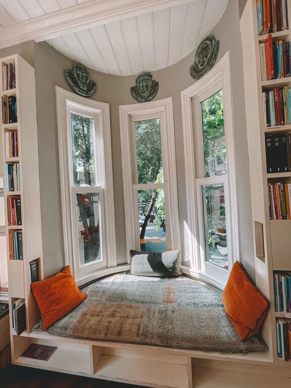 Tips for Creating a Cozy and Inviting Reading Nook at Home